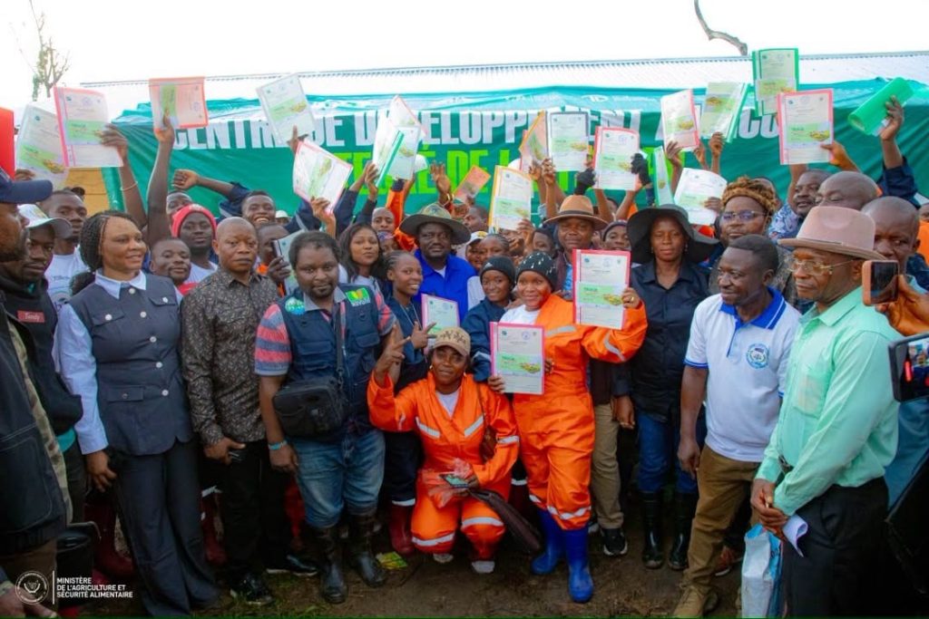 Agriculture : 150 jeunes obtiennent leurs titres fonciers, un tournant pour leurs entreprises agricoles à Mangobo